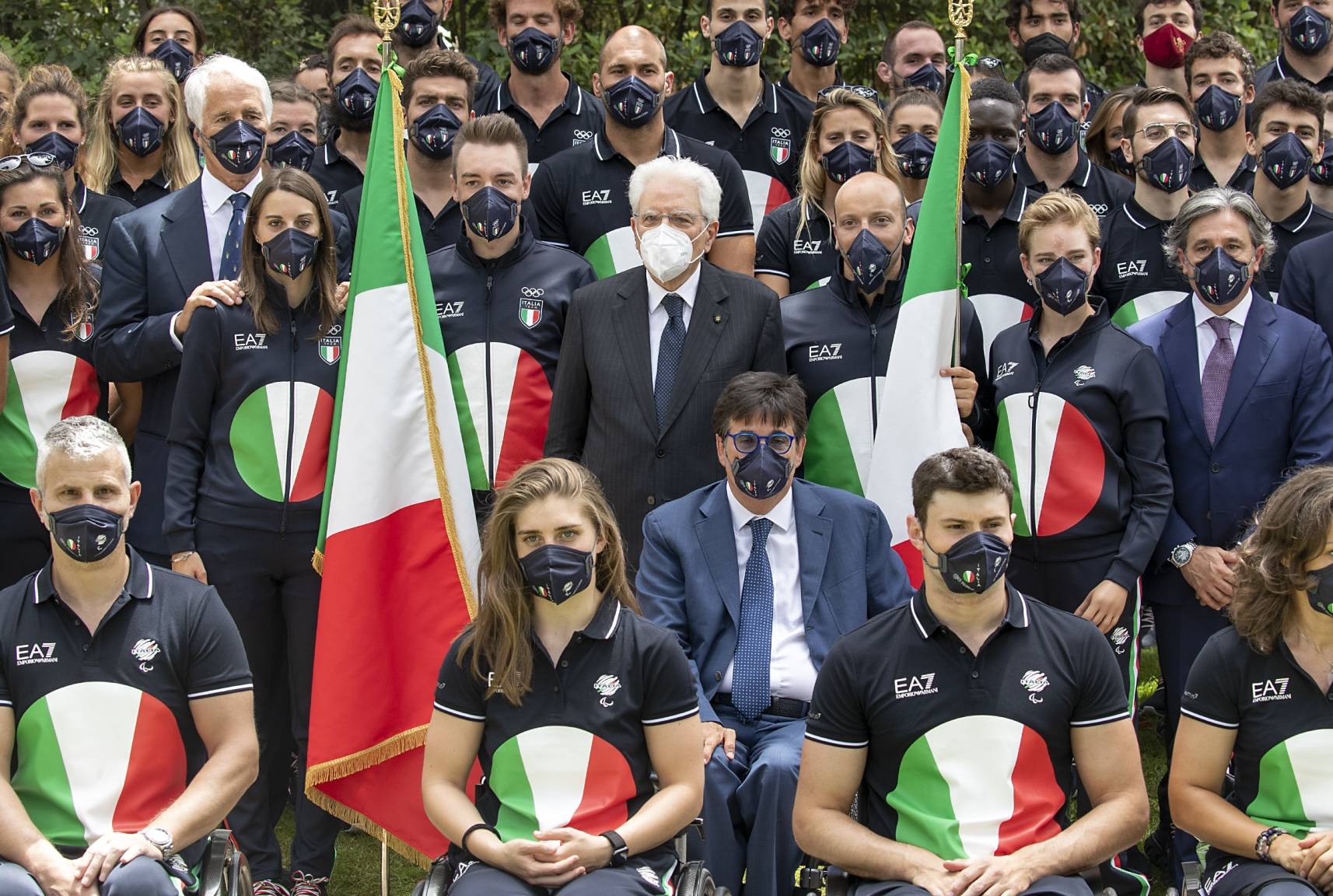 Il Presidente Mattarella consegna il tricolore agli alfieri olimpici e paralimpici